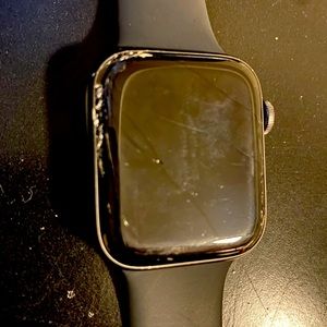 Cracked Screen Apple Watch S5-Working Condition!